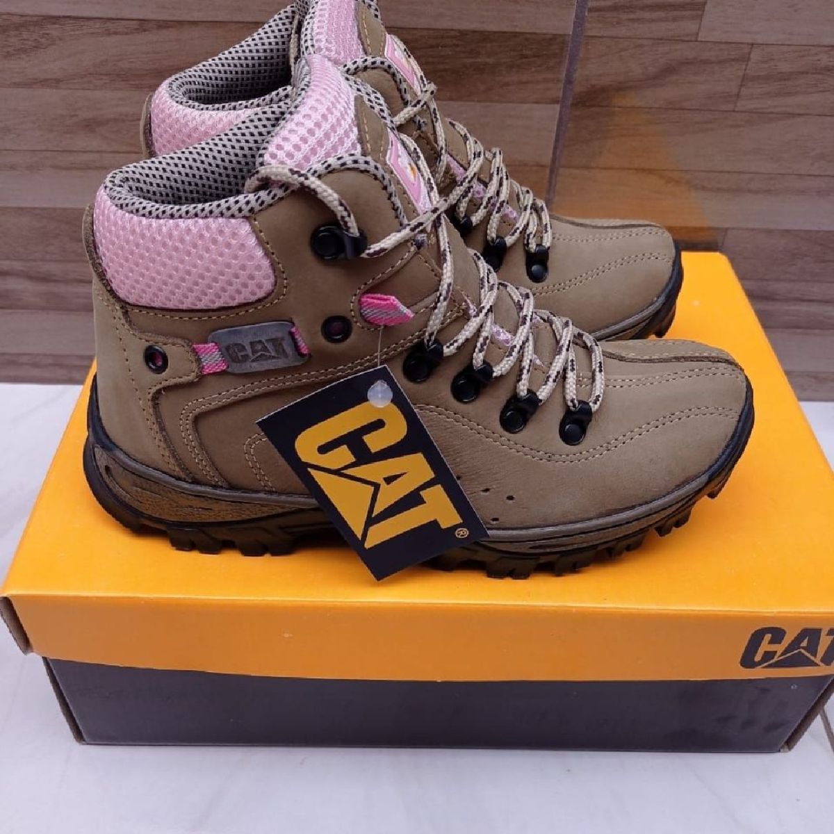 Bota Caterpillar Impermeável Couro | Bota Feminina Cater Nunca Usado  74584460 | enjoei