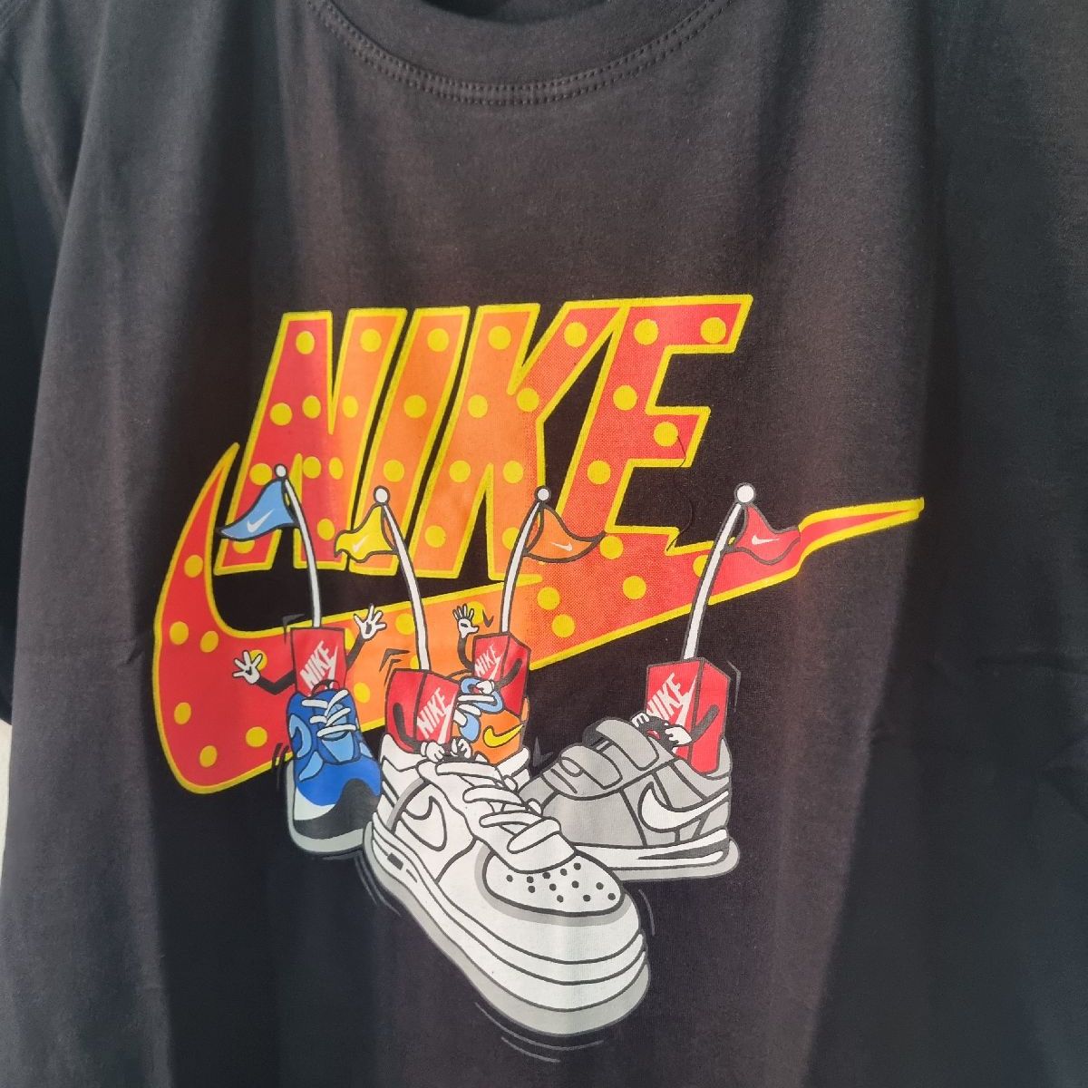 Nike t cheap shirt sneakers