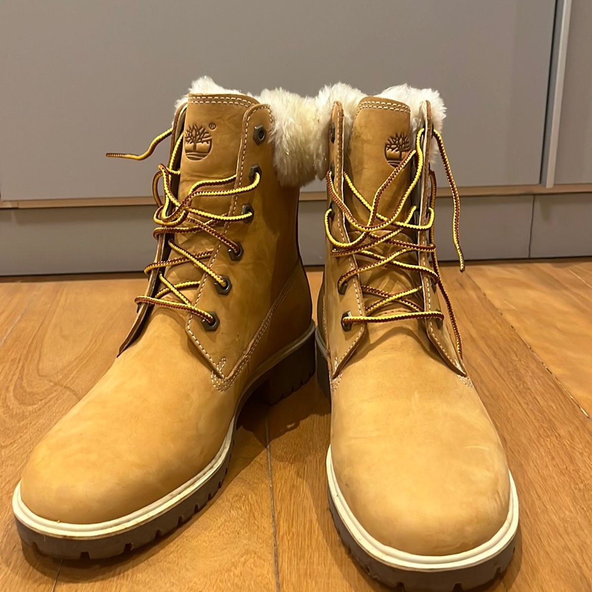 Bota Caramelo, Timberland, com Pelinho Tamanho 7.5, Nunca Usada