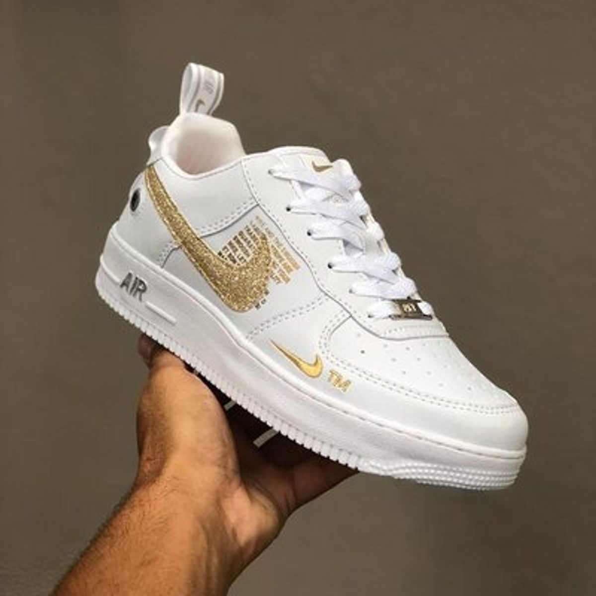 Nike air force branco e outlet dourado