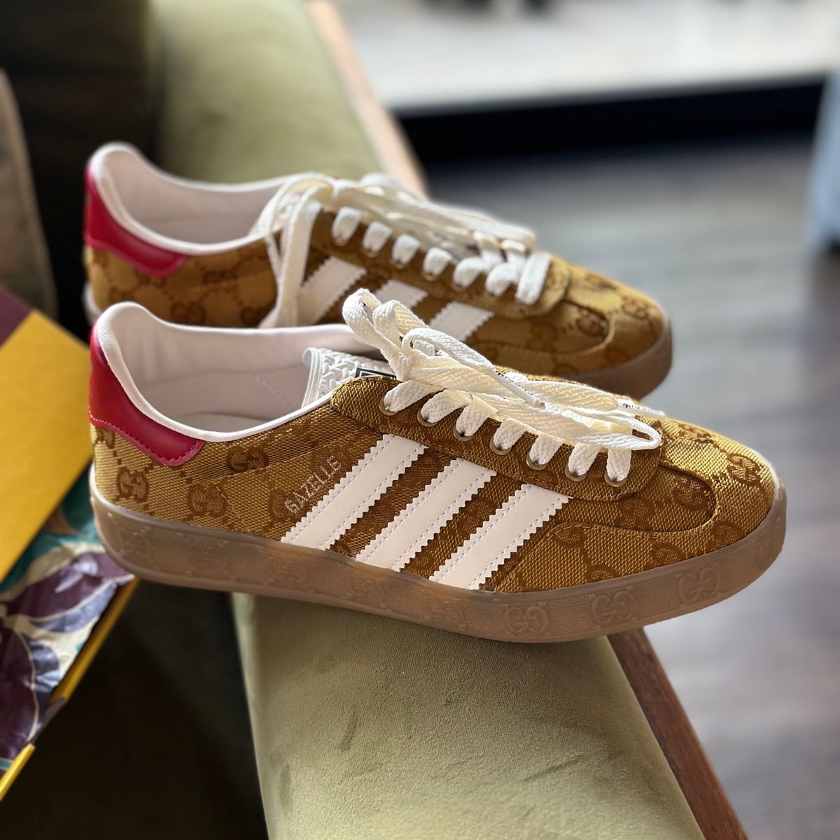 Tenis adidas outlet gucci feminino