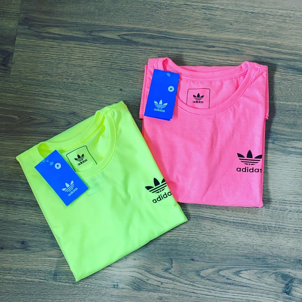 camiseta adidas neon