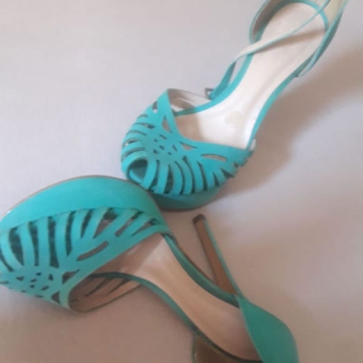 sandalia verde constance