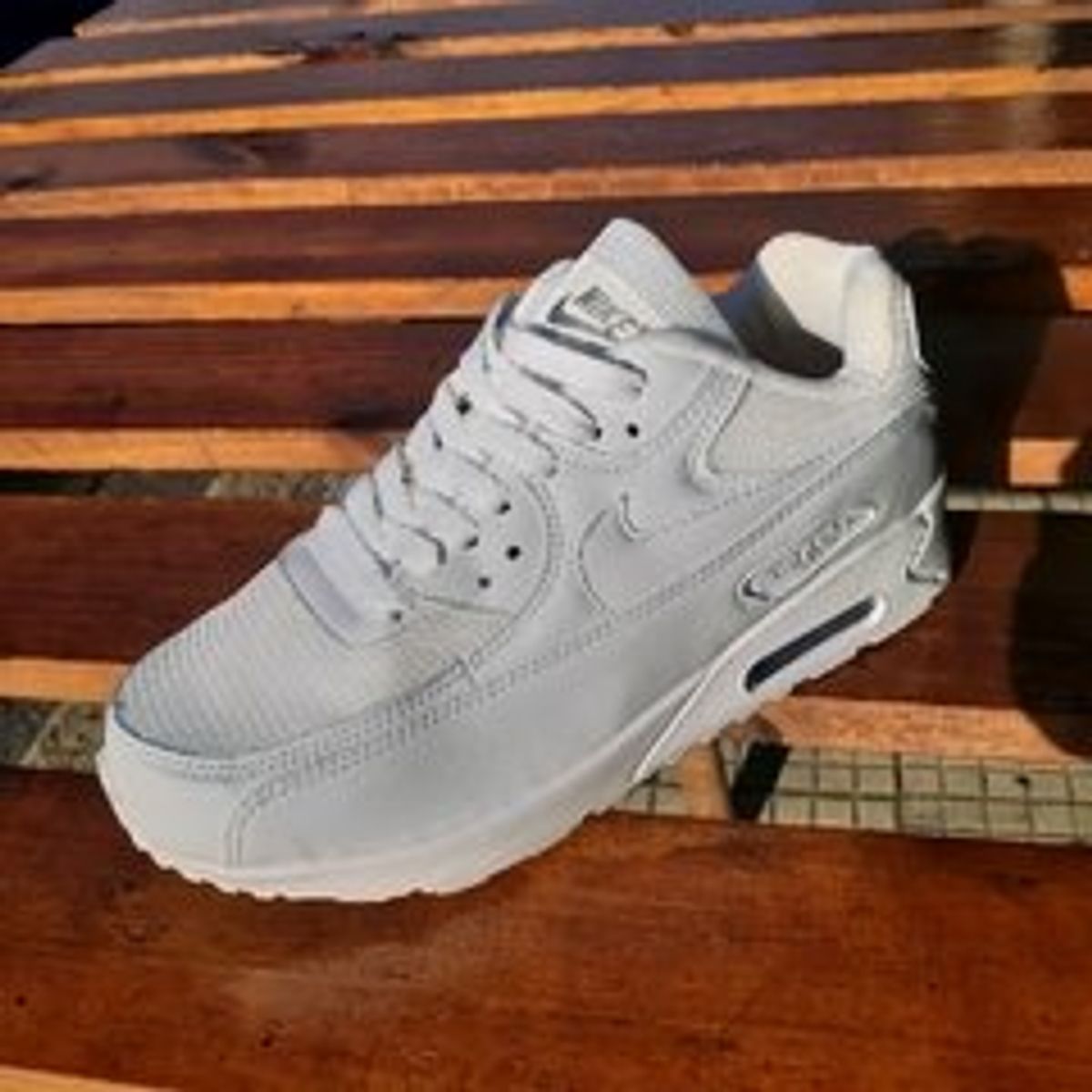 air max 90 preto com pintinha branca