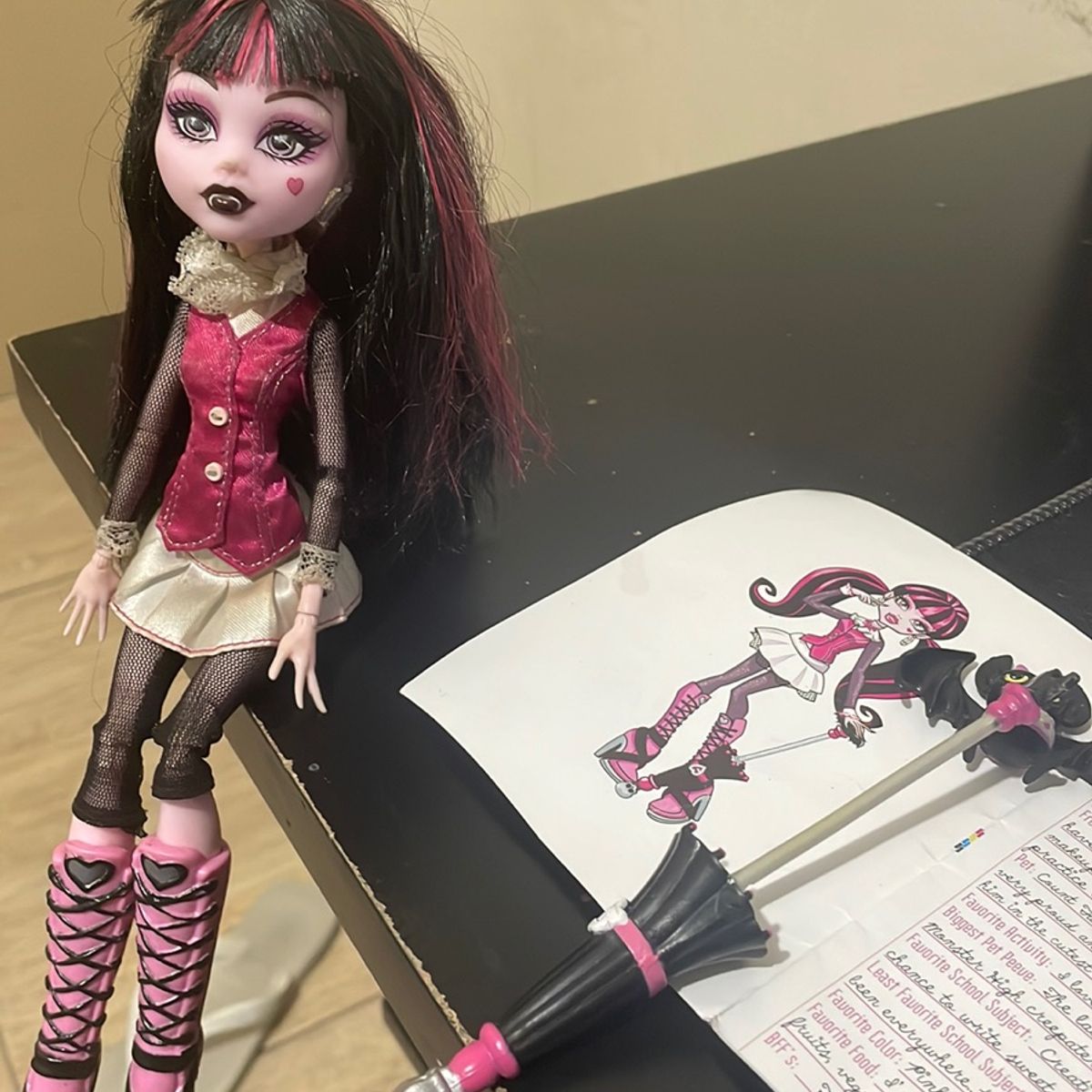 Boneca Monster High Draculaura Clássica Original Mattell - Desapegos de  Roupas quase novas ou nunca usadas para bebês, crianças e mamães. 212963