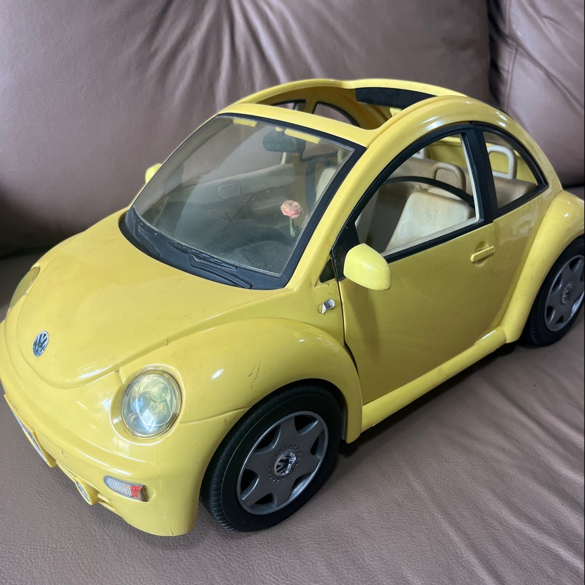 Barbie store yellow car