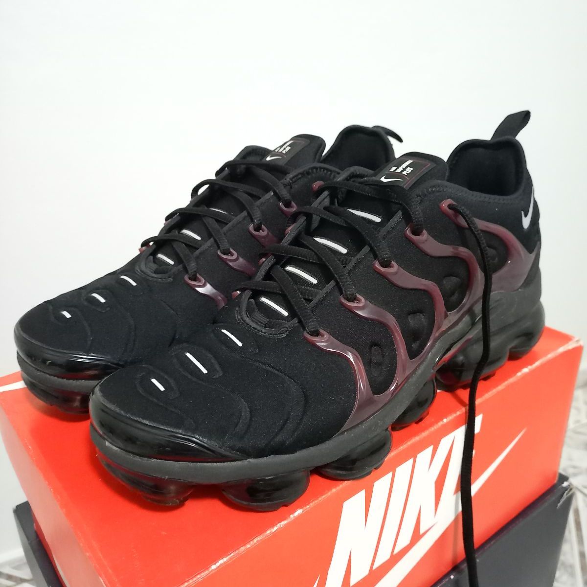 Vapor max hot sale red black