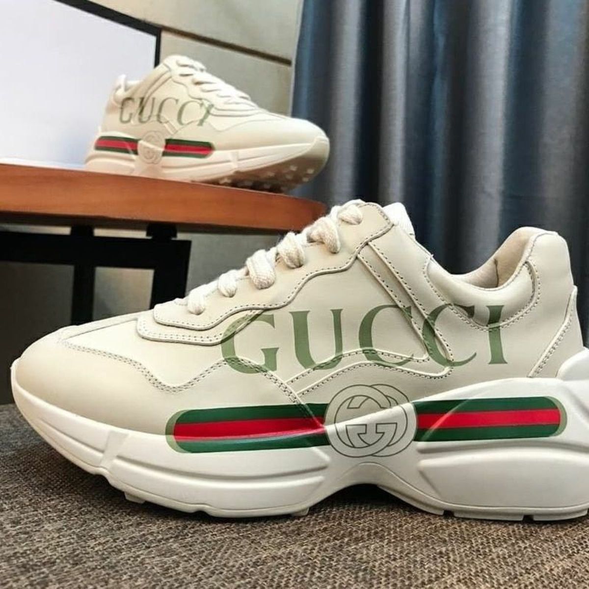 tenis gucci bege
