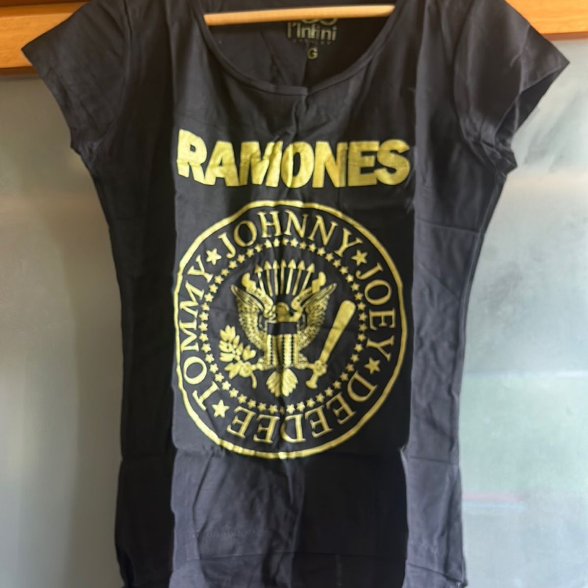 T-shirt ramones outlet feminina