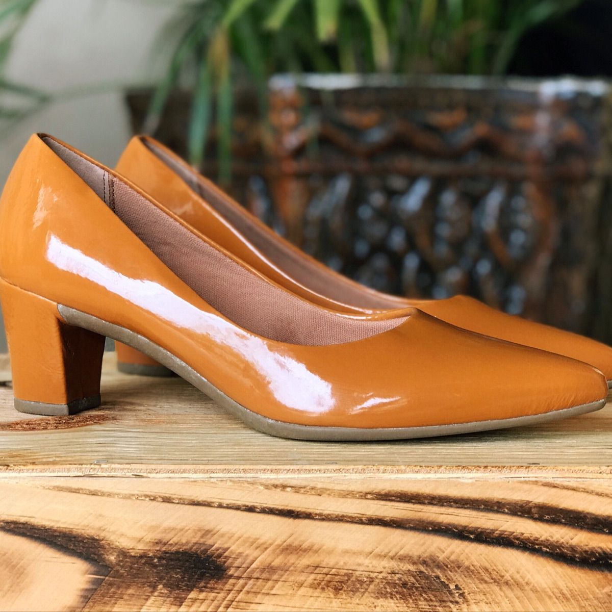 scarpin caramelo verniz