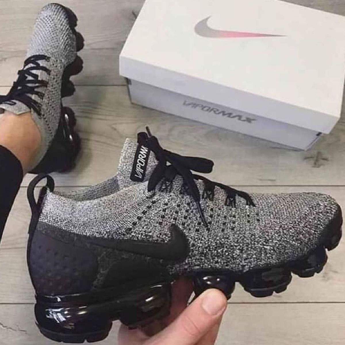 Vapormax cinza 2024