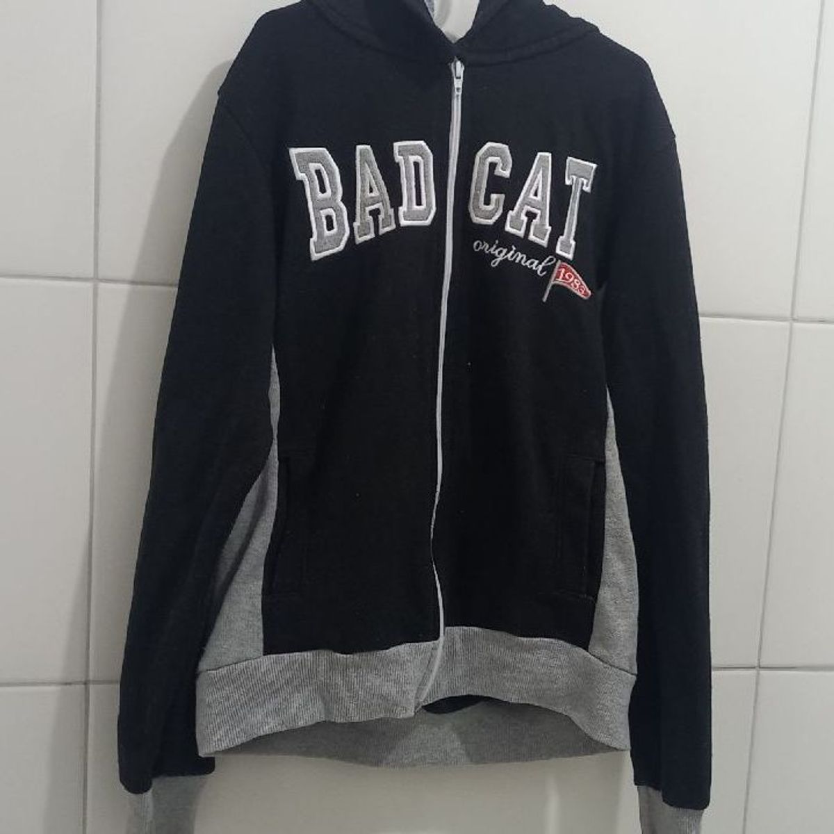 Blusa de Frio Moletom Bad Cat Preta e Cinza Casaco Feminino Badcat Usado  100492039 enjoei