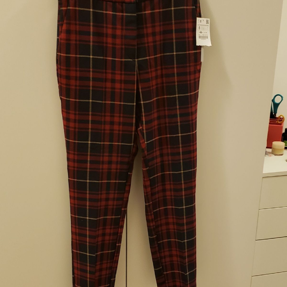 calça xadrez vermelha zara