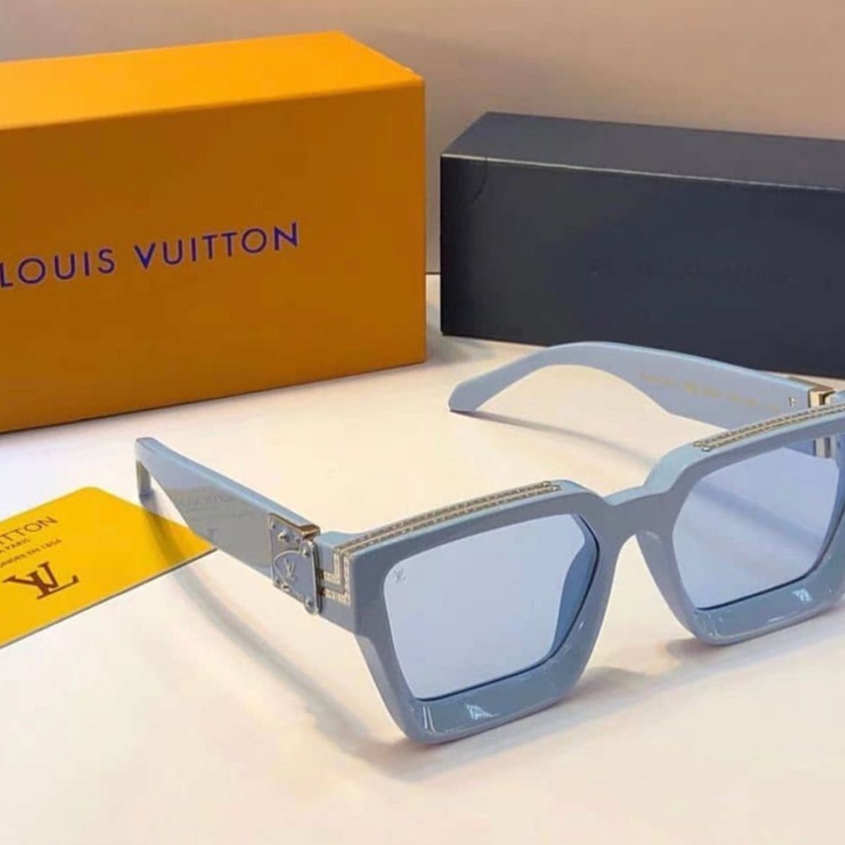 Óculos de Sol Louis Vuitton Millionaire Branco | Óculos Feminino Louis  Vuitton Nunca Usado 50828938 | enjoei