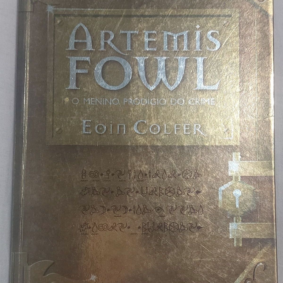 Livro Artemis Fowl - O Menino Prodígio do Crime - de Eoin Colfer. Editora  Record, Livro Editora Record Usado 62788832