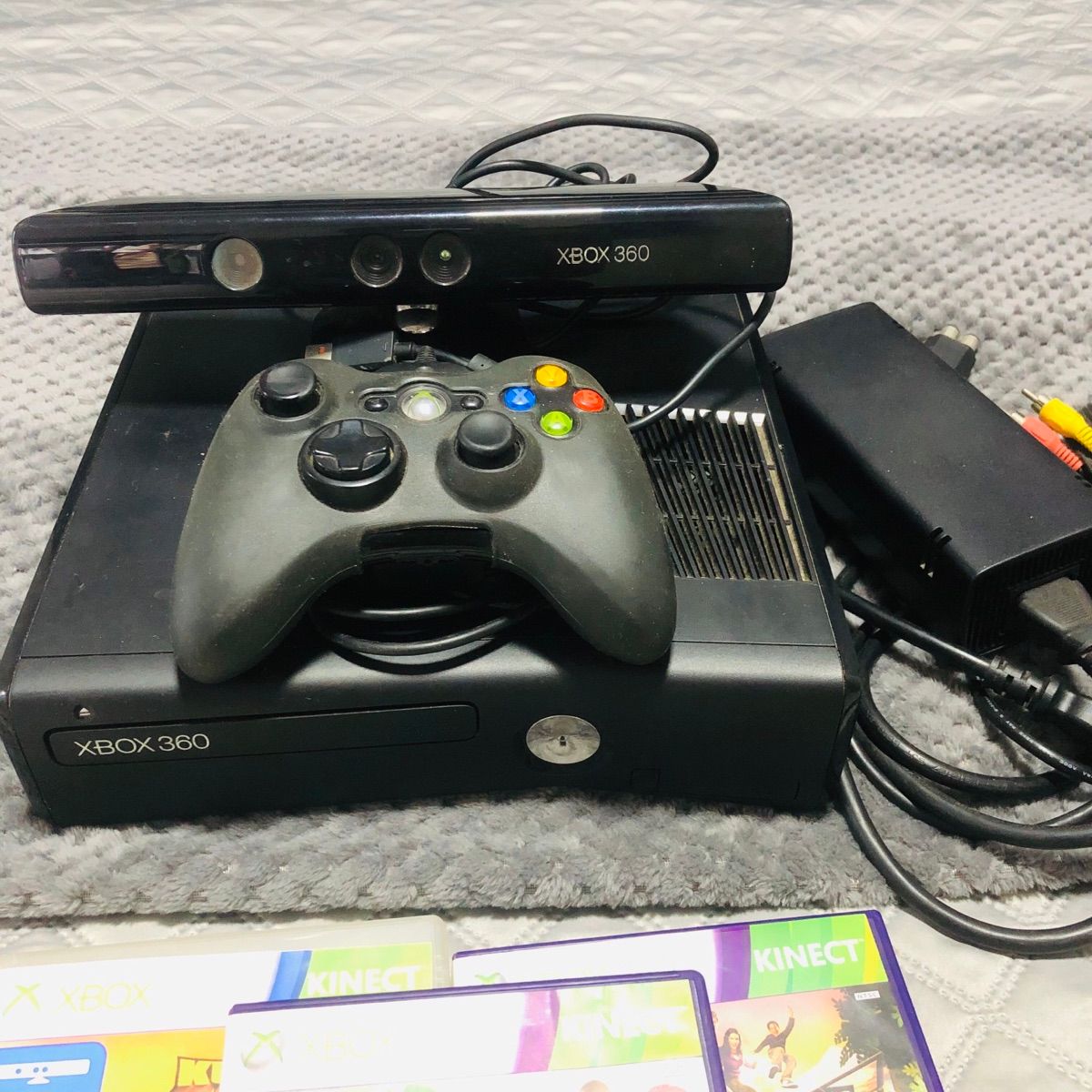 XBOX 360 SLIM DESTRAVADO COM 1 CONTROLE KINECT E 15 JOGOS : :  Games e Consoles