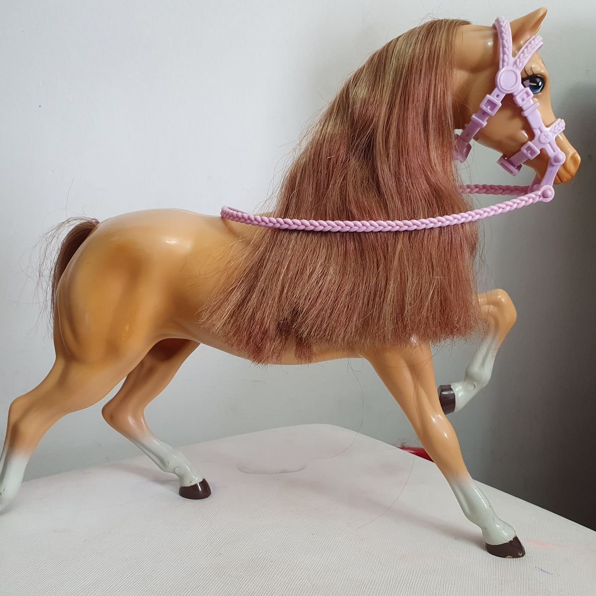 BARBIE FAMILY MATTEL COM CAVALO ARTICULADO EM BOM ESTAD