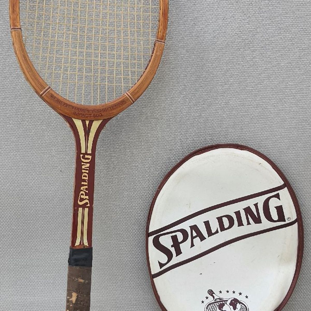 Raquette et presse de tennis en bois vintage AG Spalding & Bros Fast