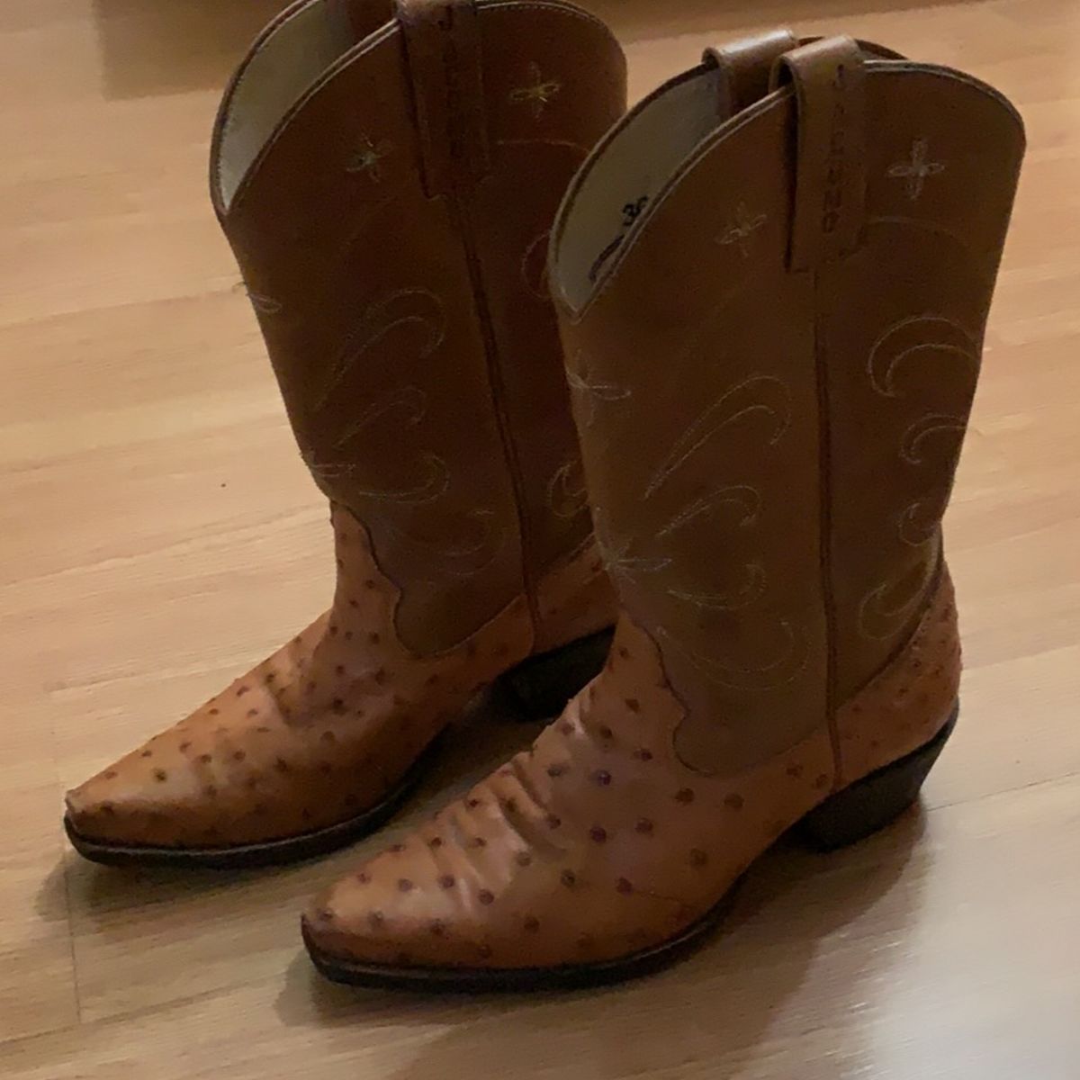 bota escamada jacomo