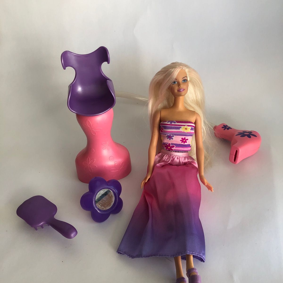 Barbie cheap salon surprise