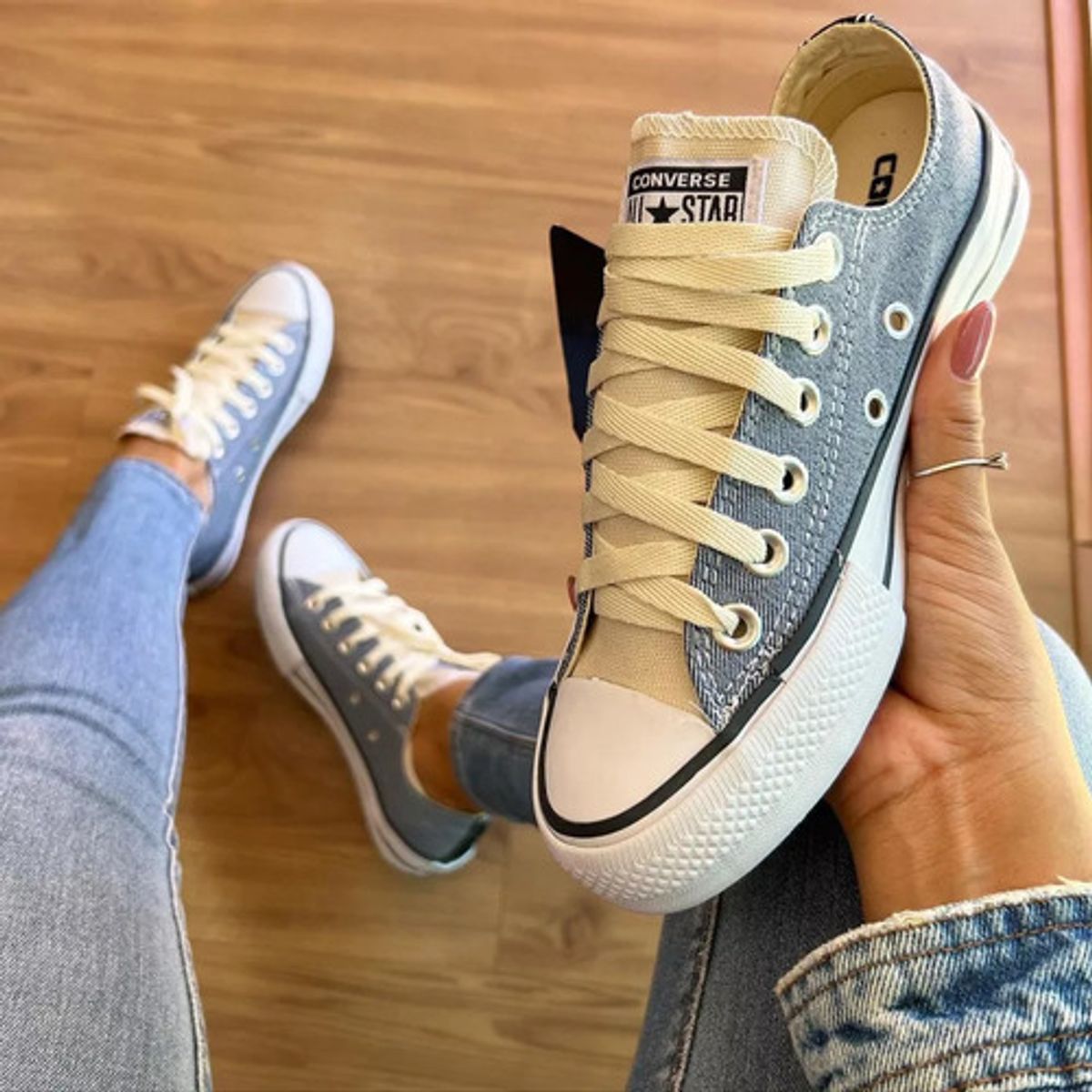 Tênis Nike Branco Feminino com detalhes Azul e Rosa linha Premium