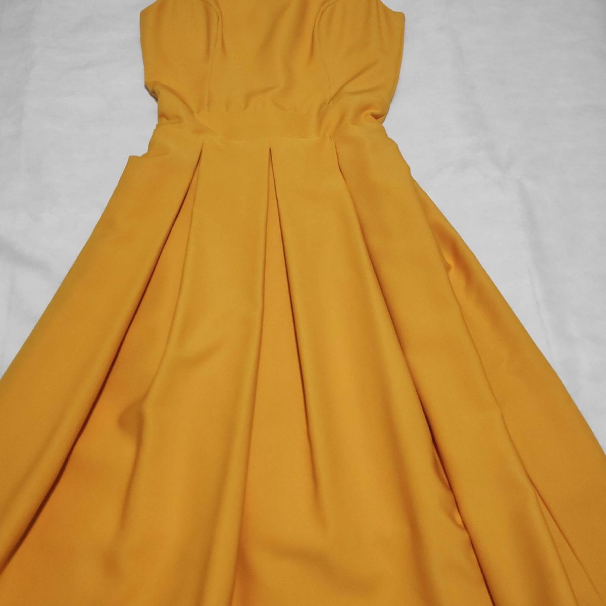 vestido midi amarelo mostarda