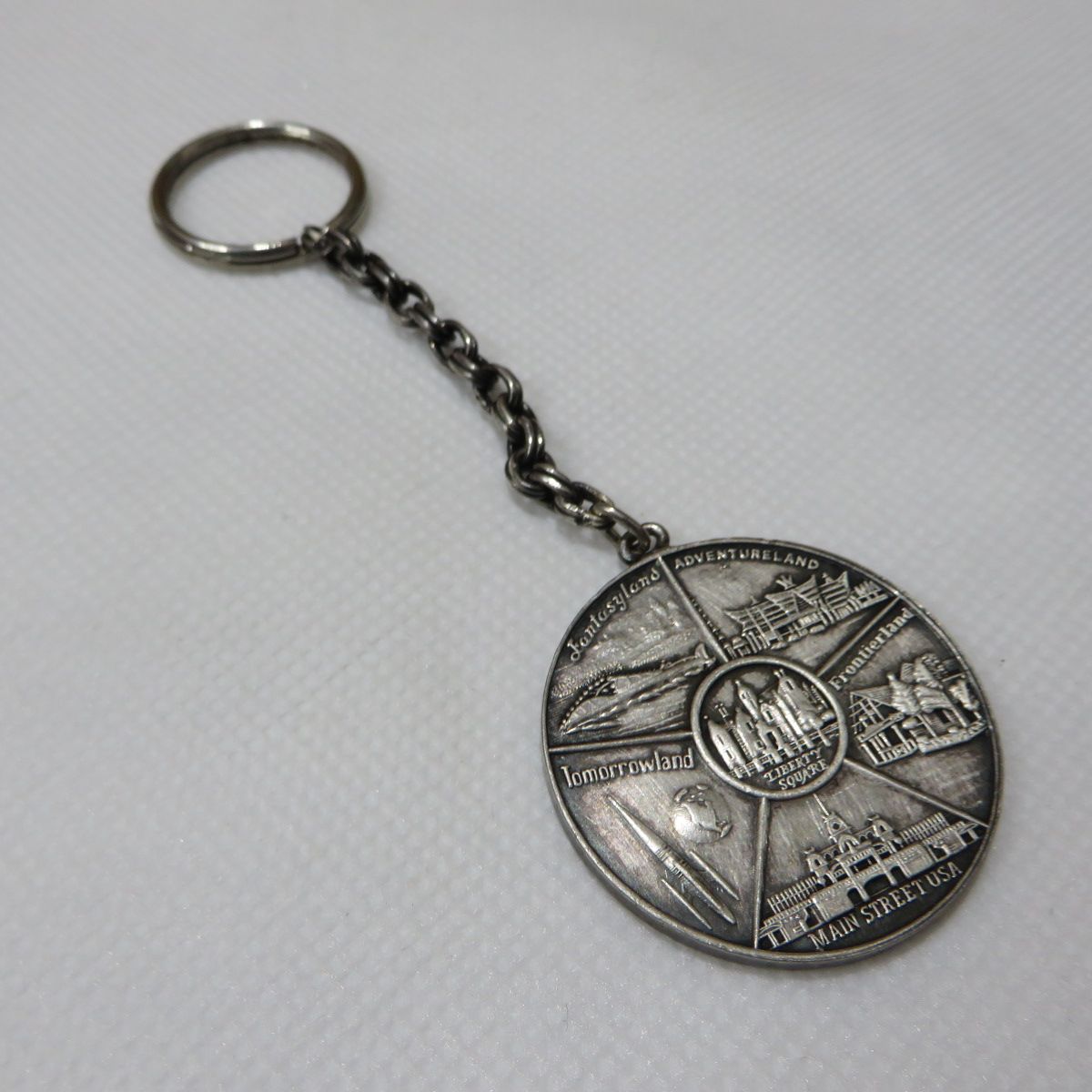 M1375 Vintage 1980's サウスウェスタン ベル チャーム Chaveiro Vintage Prata Estanho Disney World Magic Kingdom Castelo
