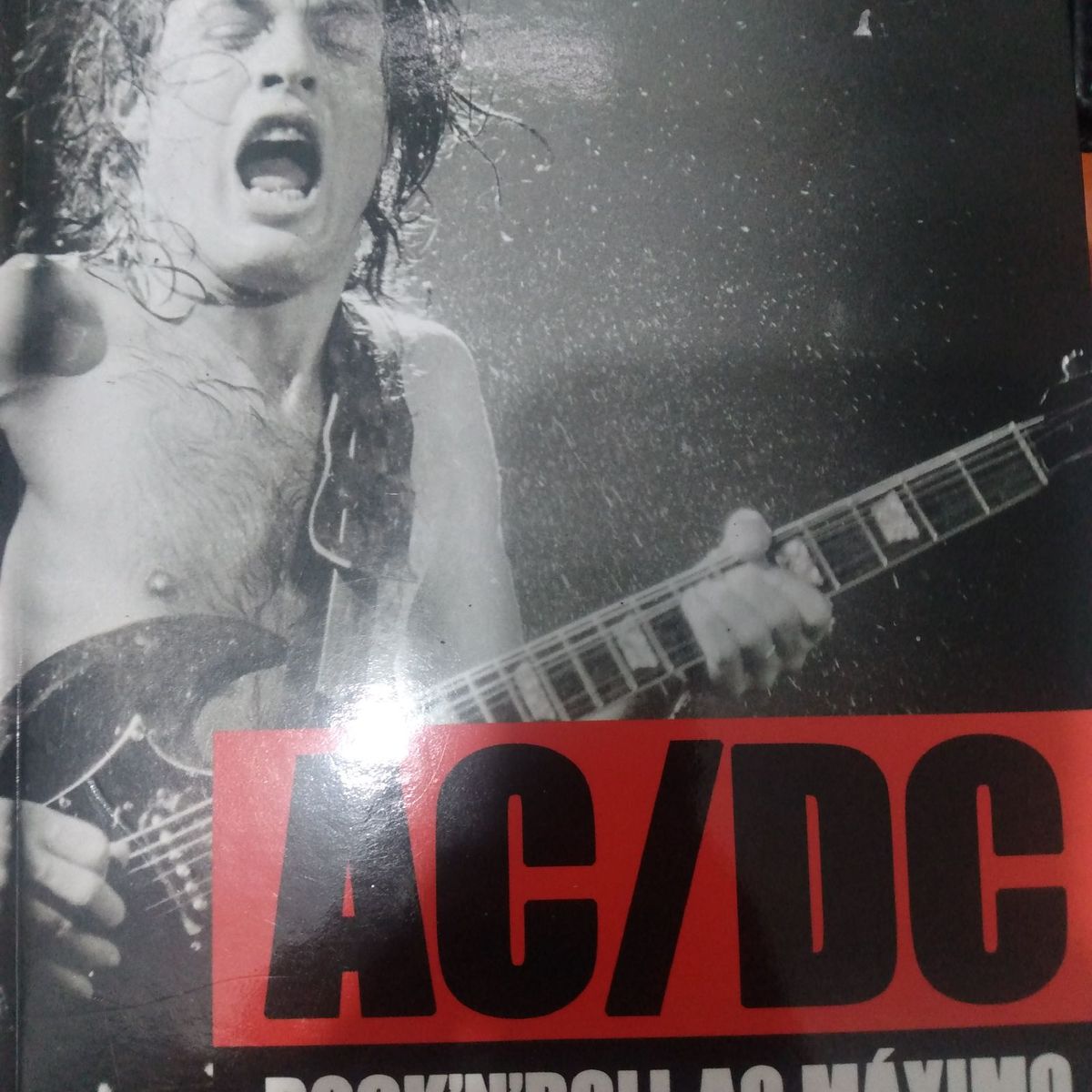 AC/DC rock'n'roll ao máximo: A história definitiva da maior banda de rock  do mundo