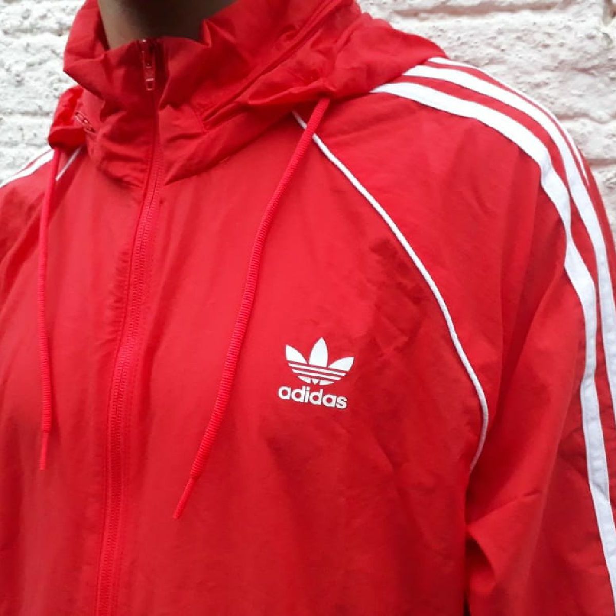 Corta vento adidas store vermelho e preto