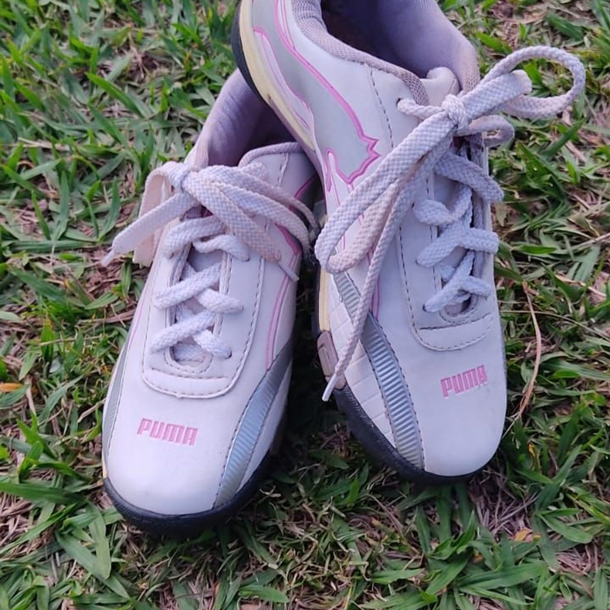 Tenis puma rosa com cadarço de store