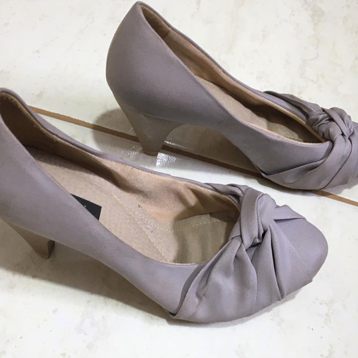 scarpin cor gelo