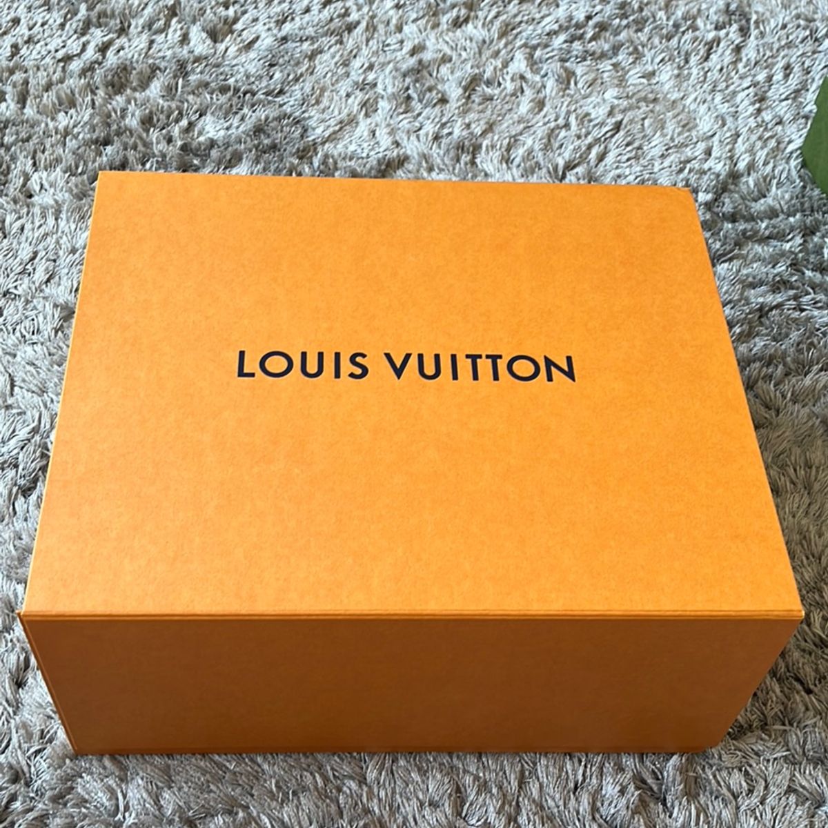 Caixa Louis Vuitton com vaso e copos de vinho em segunda mão