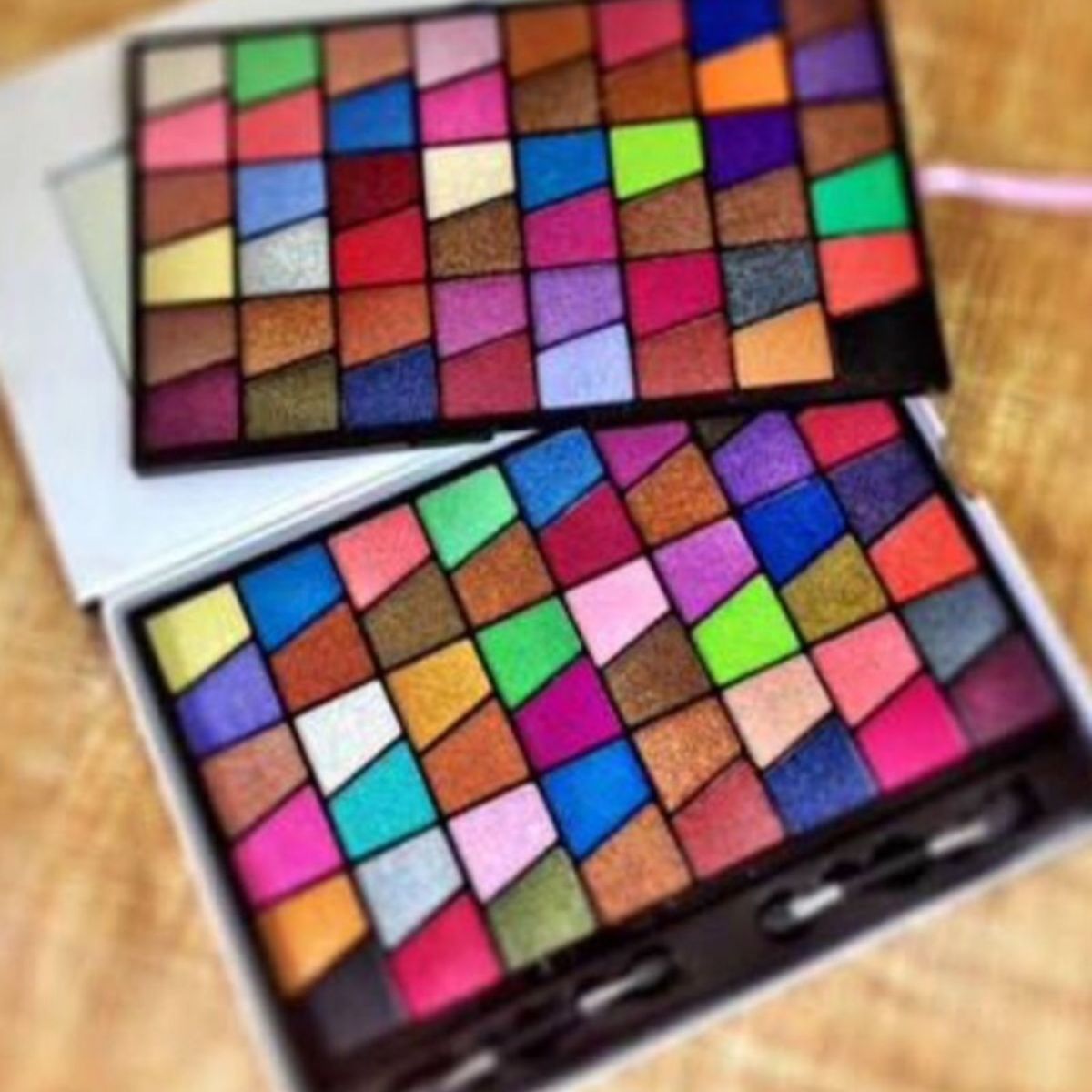 Jogo de Sombra 3d, 84 Cores e 4 Cores de Blush, Maquiagem Feminina Jasmyne  Usado 49766294