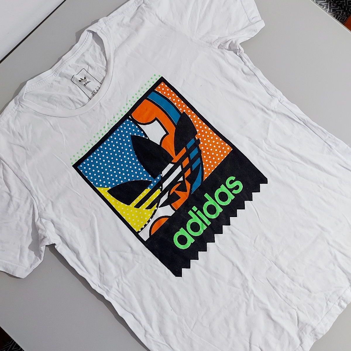 Adidas originals 90s cog logo cheap t-shirt