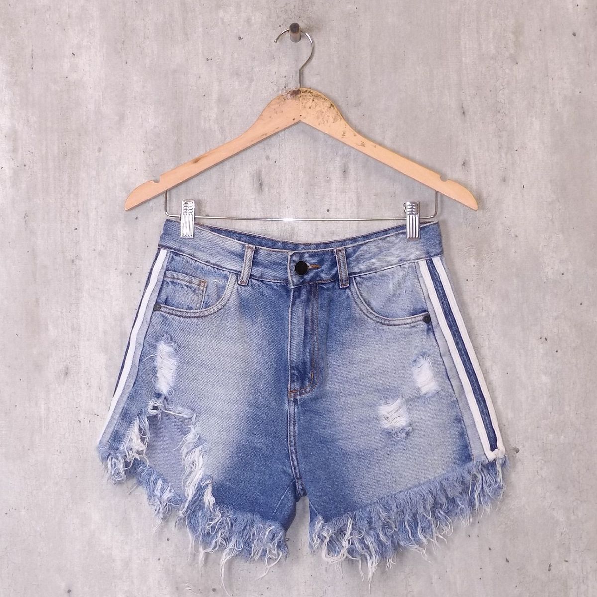 Short jeans com hot sale listra do lado