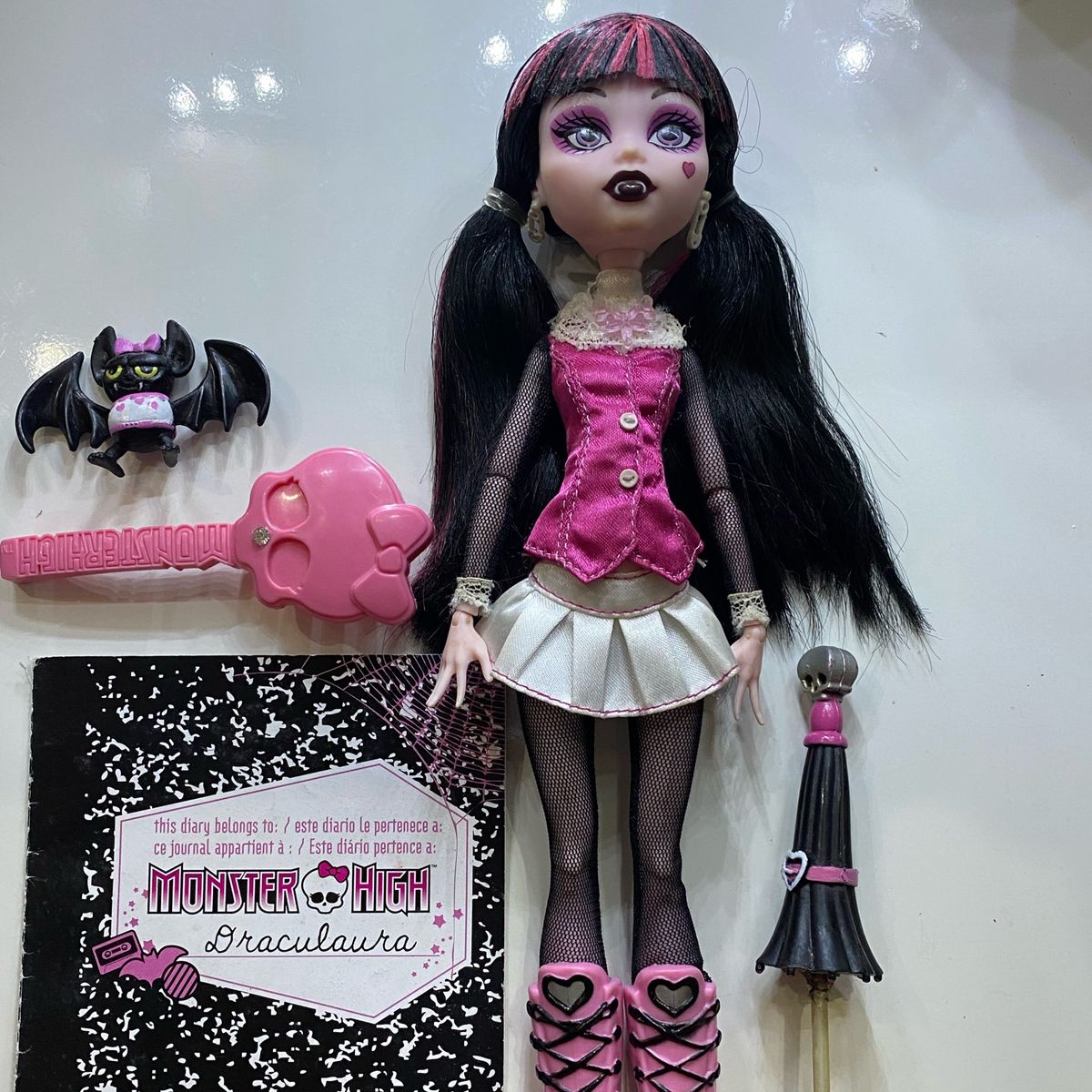 Boneca Monster High Draculaura Clássica Original Mattell - Desapegos de  Roupas quase novas ou nunca usadas para bebês, crianças e mamães. 212963