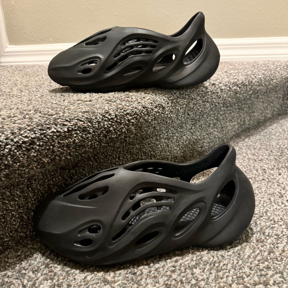 adidas YEEZY Foam Runner 25.5センチ Adidas Yeezy Tênis Foam Runner Com Recorte Vazado | Cinza