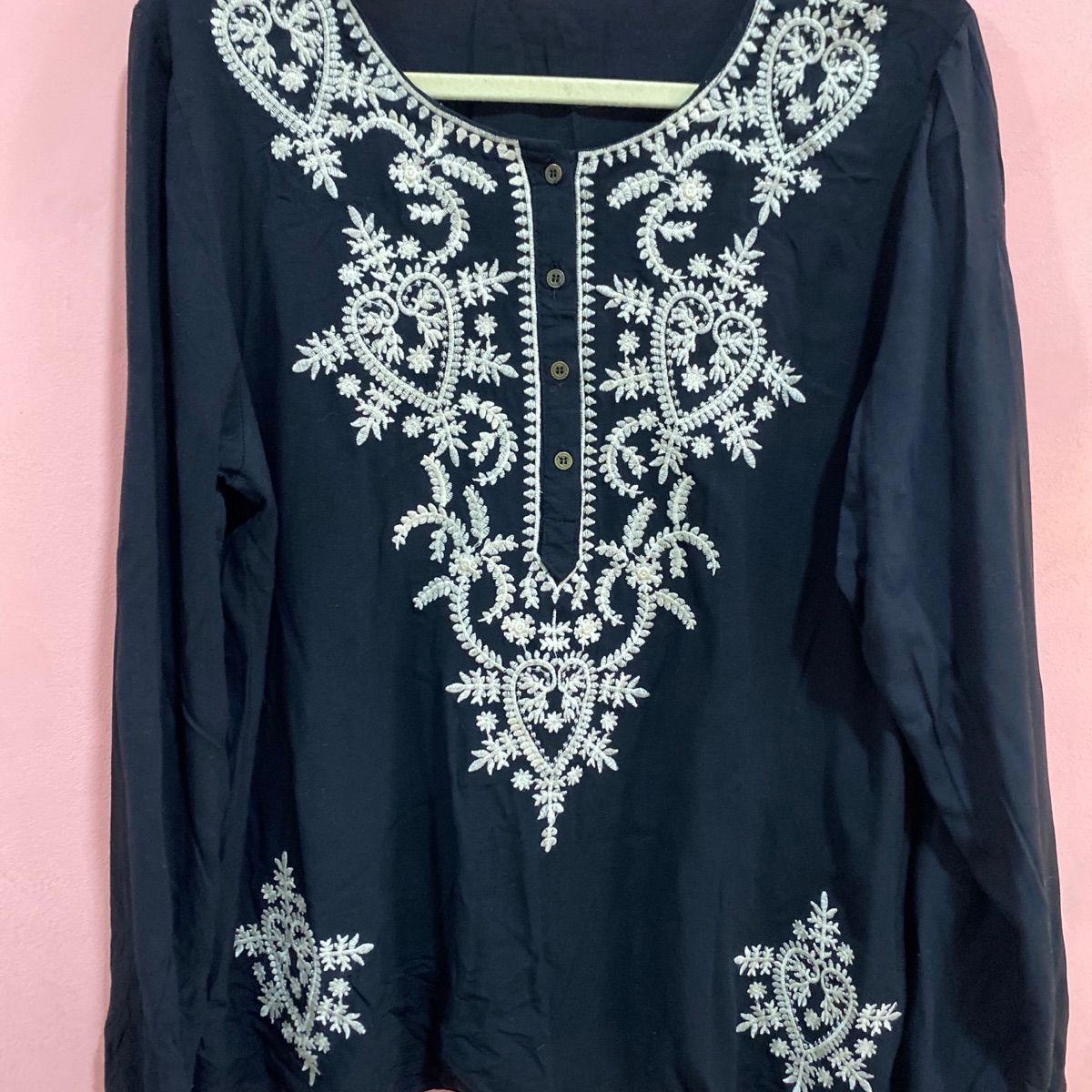 Blusa Bata Lily Fashion Bordada Preta - Compre Agora