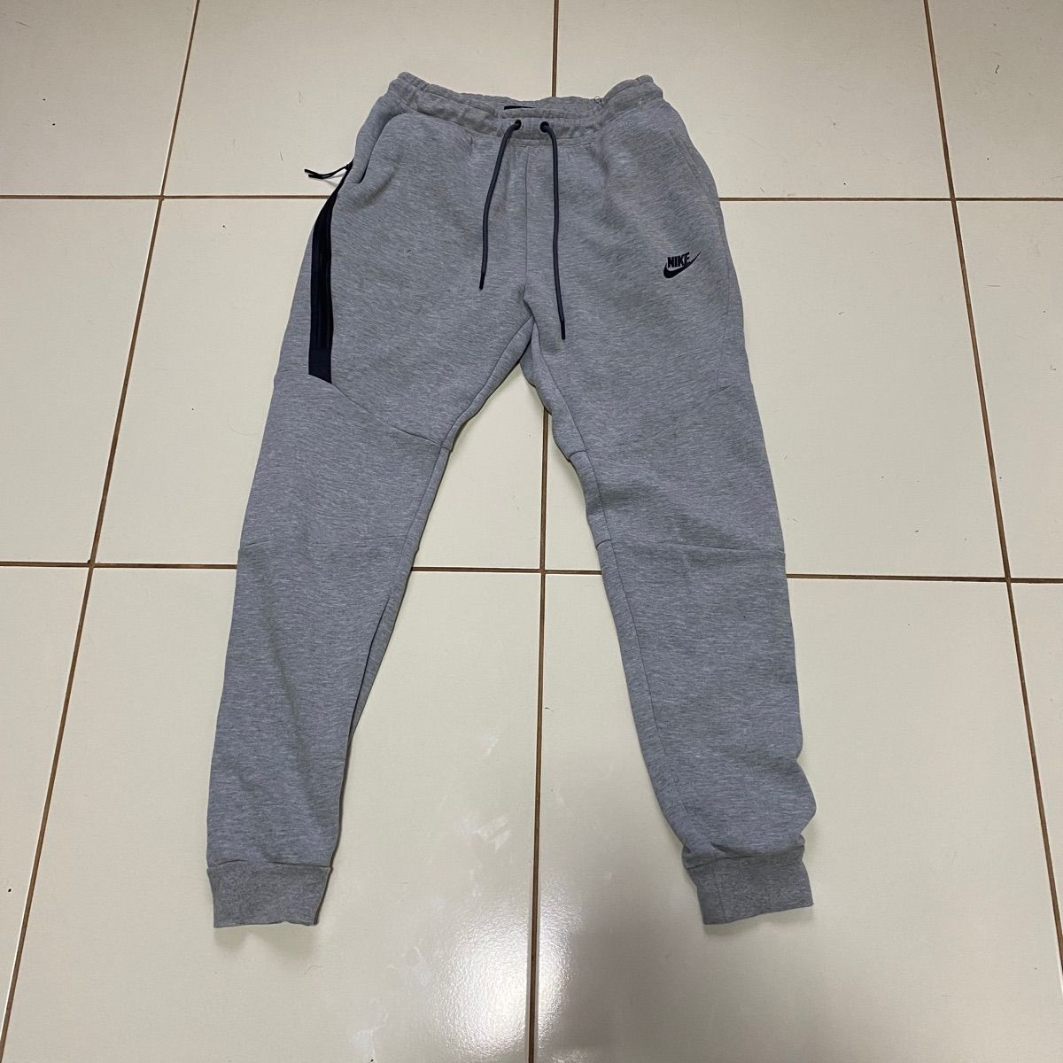 Calça nike moletom store tech fleece cinza