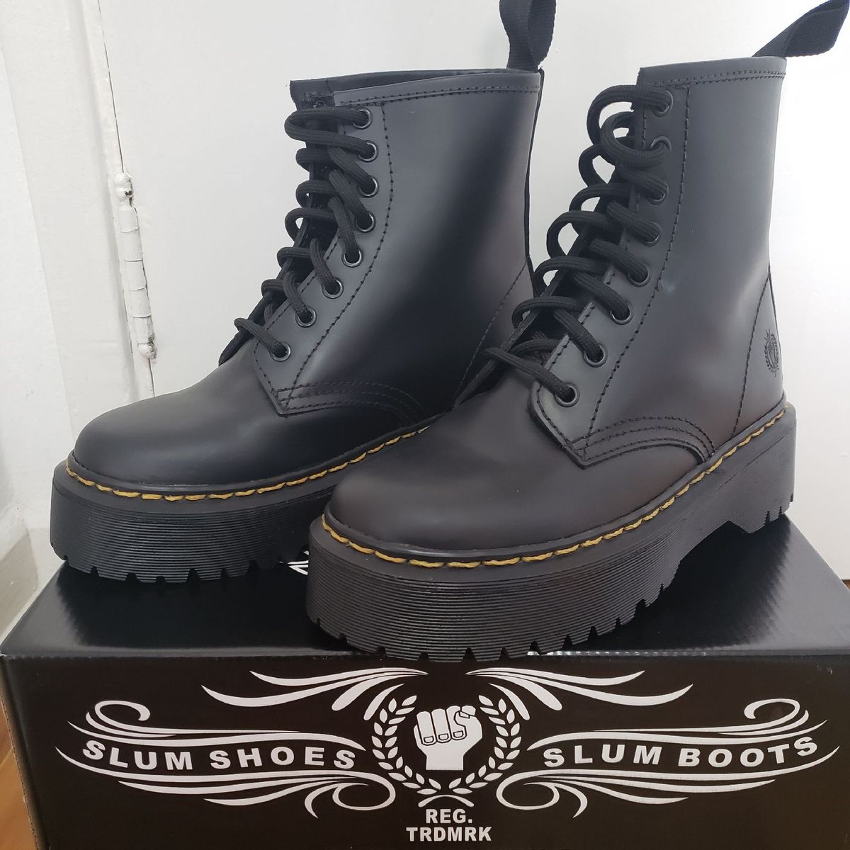 coturno dr martens plataforma