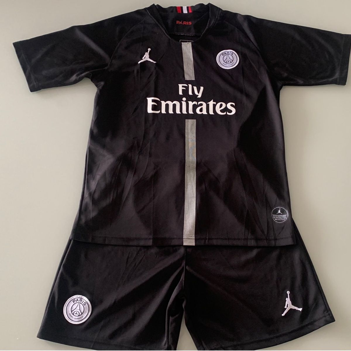 Uniforme paris saint germain hot sale branco