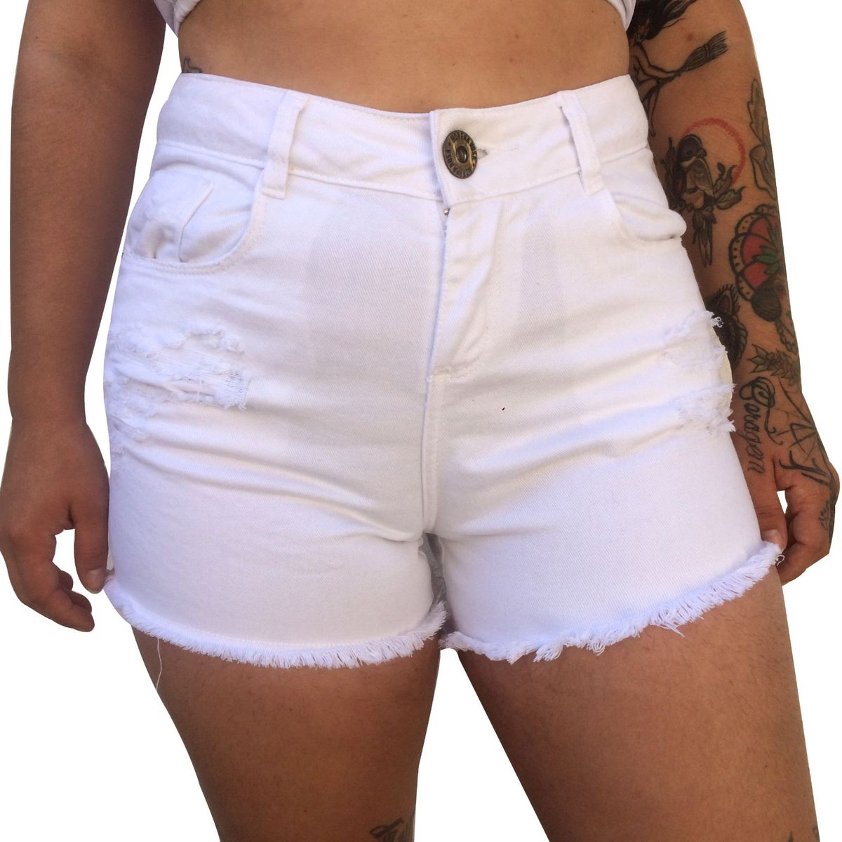 morena de short jeans