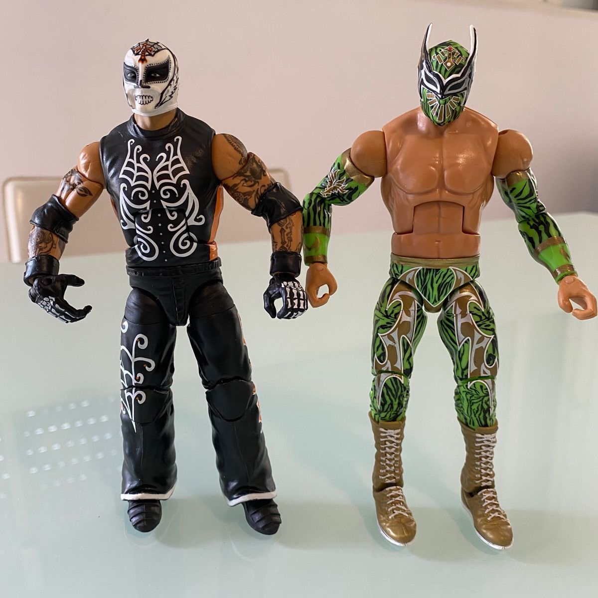 Boneco Rey Mysterio WWE Luta Livre Com Cinturão Na Caixa