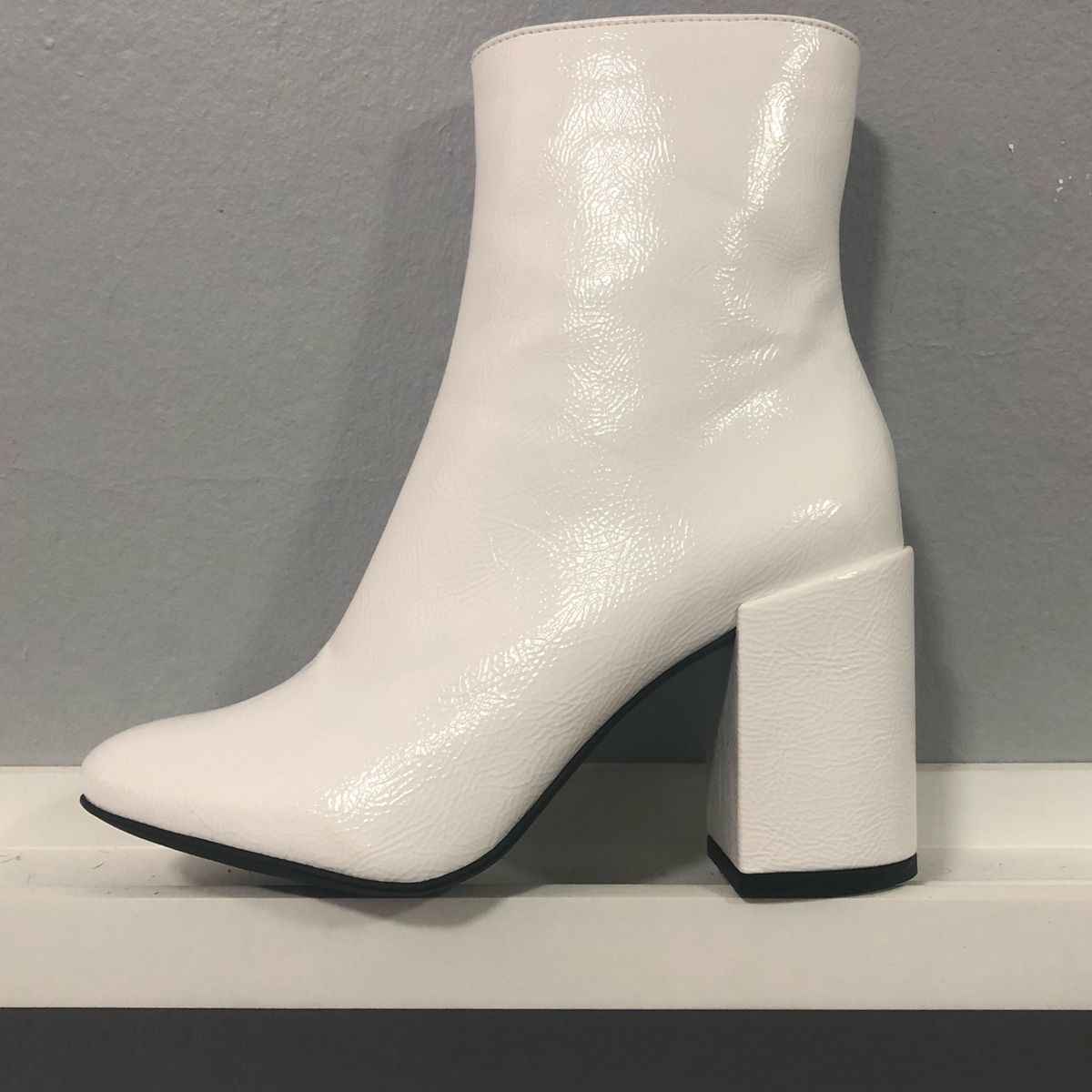 bota branca riachuelo