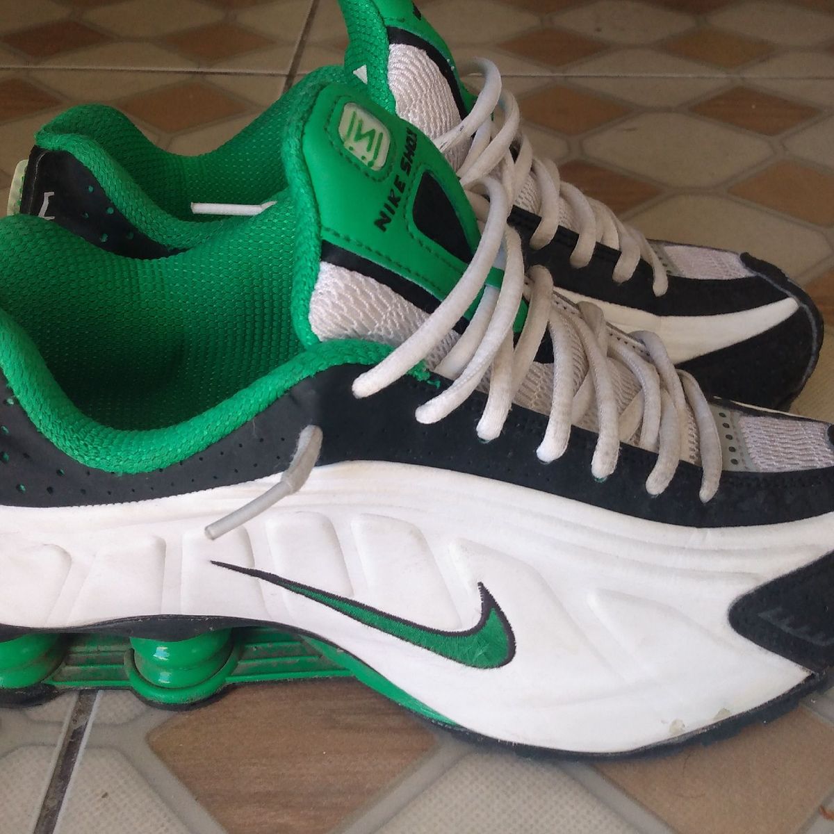 Nike shox best sale branco com verde