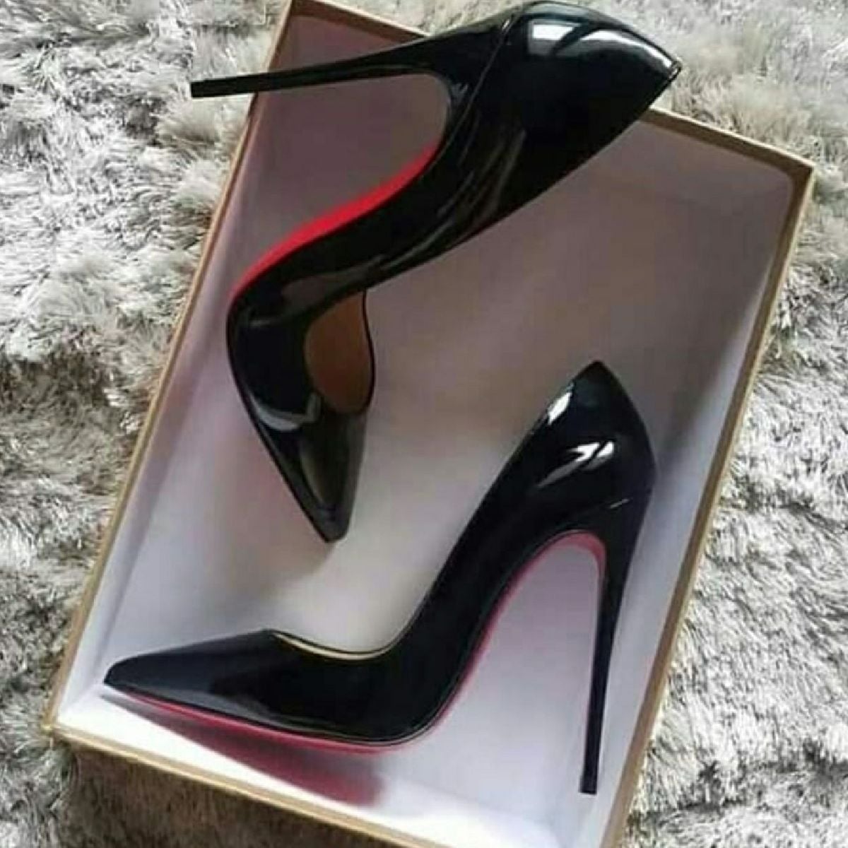 scarpin solado vermelho nome