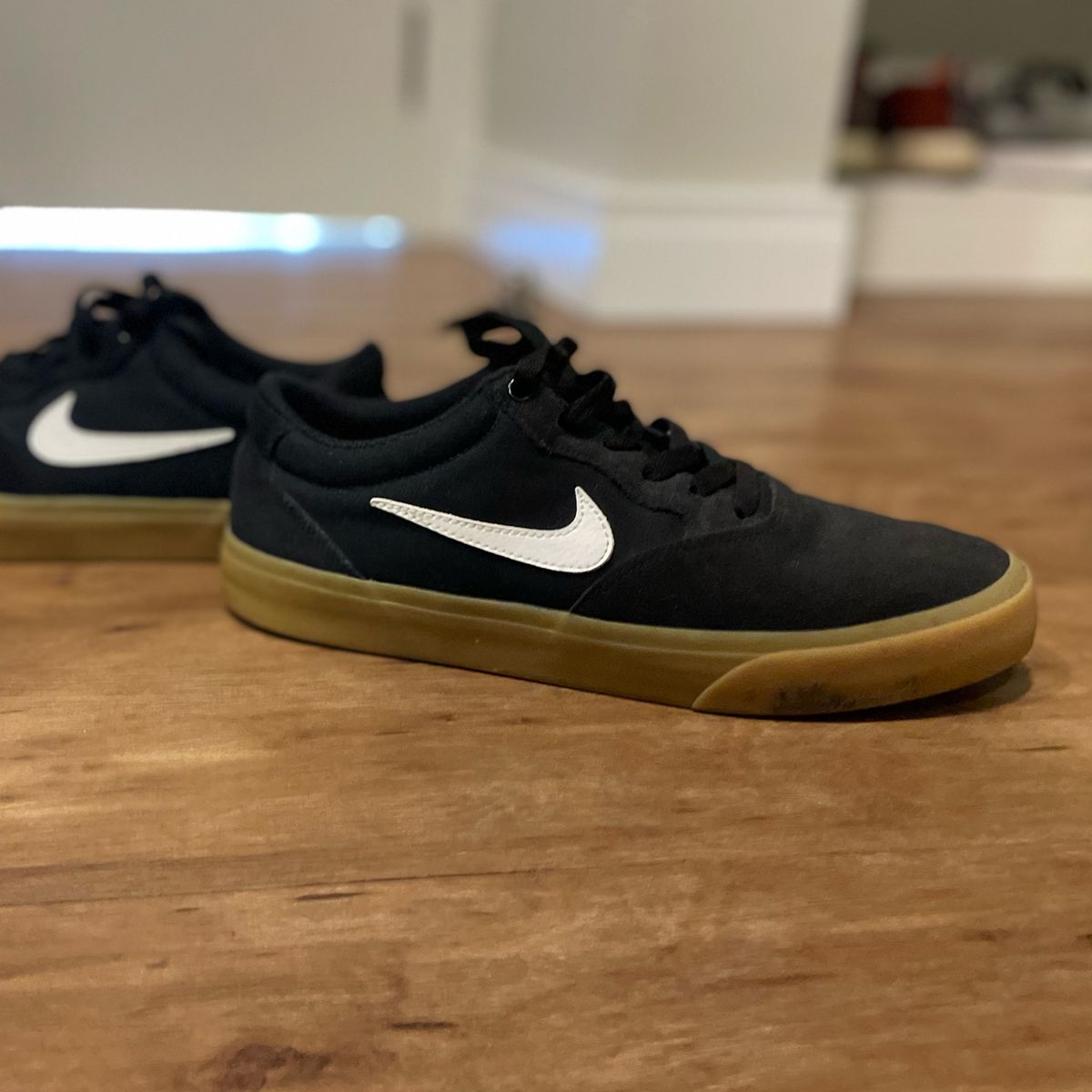 black and tan nike sb