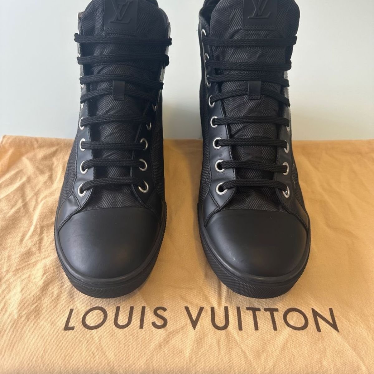 It's cold where I live which means it's Ugg boots + LV damier ebene =  Season ❄️❄️❄️ Love my MTO Galliera : r/Louisvuitton