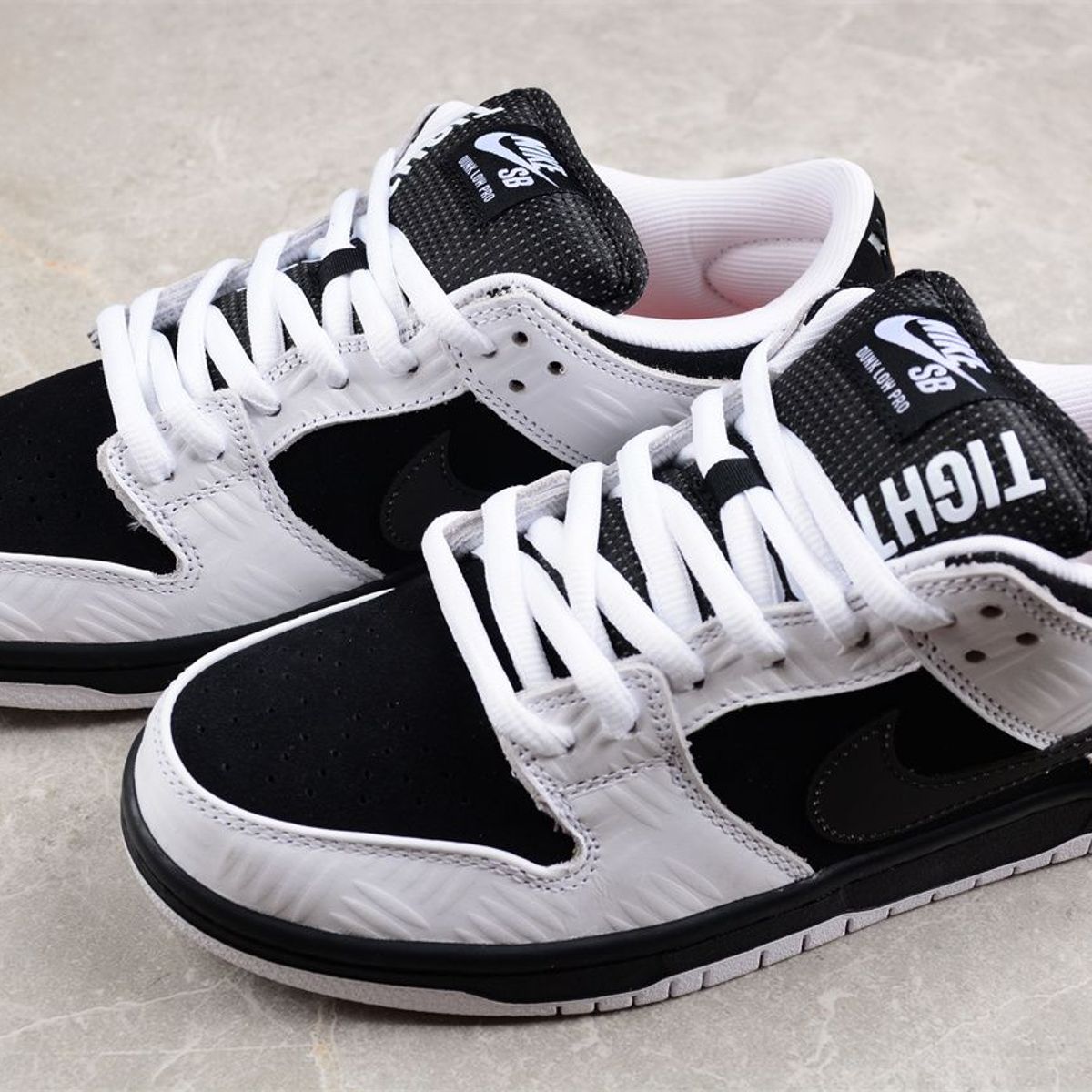 and SB White TIGHTBOOTH×Nike Black Dunk
