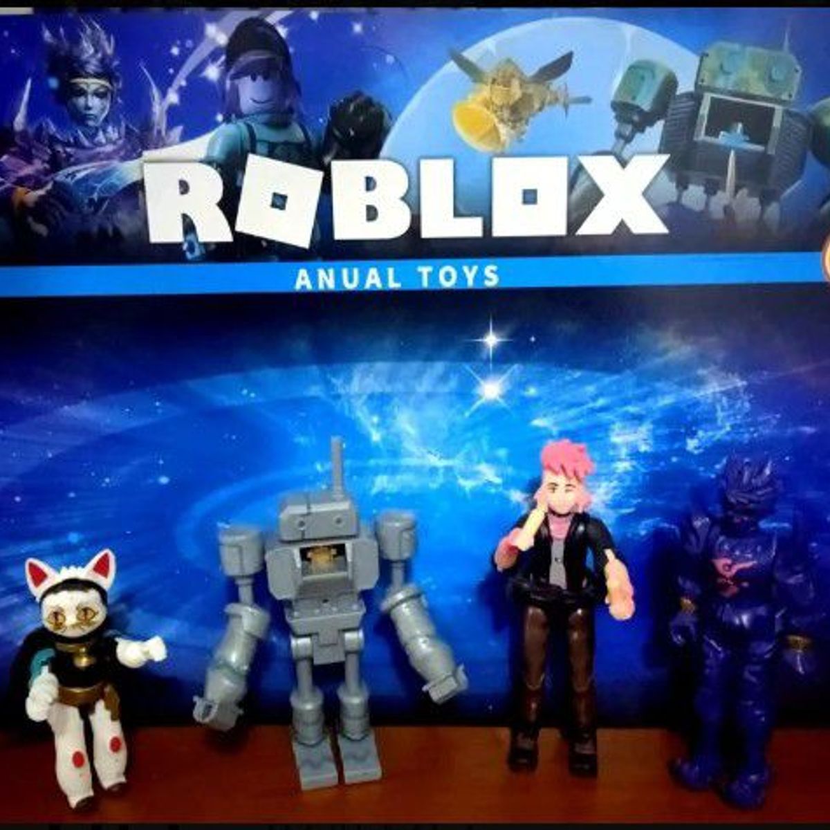 Coleção Exclusiva: 24 Bonecos Roblox Série NOOB c/ Acessórios